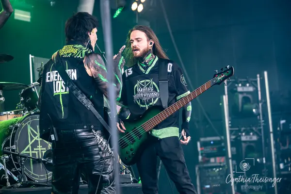 Singer and bassist face to face on stage